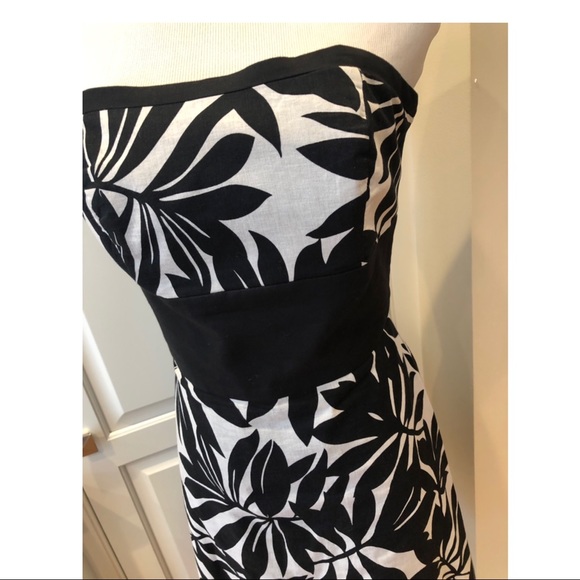 🎉HP🎉WHBM Black Strapless Tropical Print Dress - Picture 3 of 4